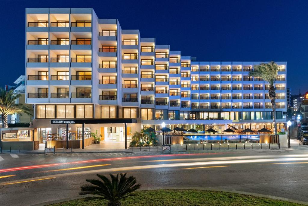 BLUE SKY HOTEL (ONLY ADULTS 18+)
